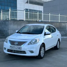 Nissan Versa 2012