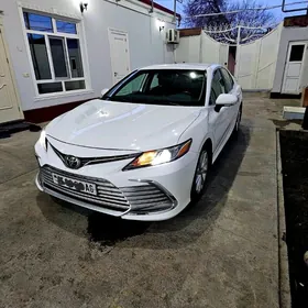 Toyota Camry 2021