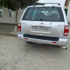 Nissan Pathfinder 2000