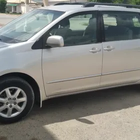Toyota Sienna 2004