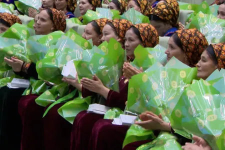 Свыше 200 матерям в Туркменистане присвоено звание «Эне мяхри»