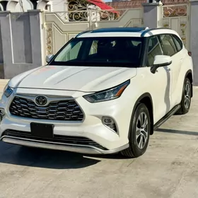 Toyota Highlander 2020