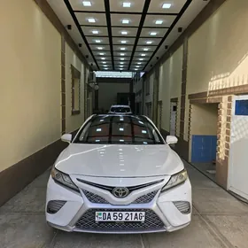 Toyota Camry 2019