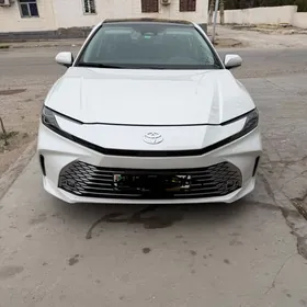 Toyota Camry 2025