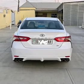 Toyota Camry 2018