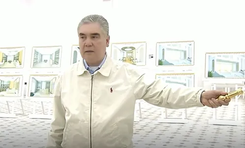 Halk Maslahatynyň Başlygy Arkadag şäheriniň işewürlik we söwda merkezleriniň içki bezeg taslamalary bilen tanyşdy