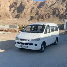 Hyundai H-1 2001