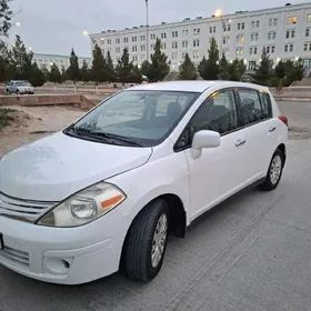 Nissan Versa 2012