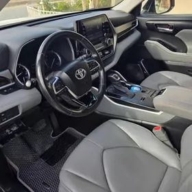 Toyota Highlander 2021