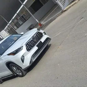 Toyota Highlander 2021