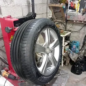 apollo 215 / 55 / R 17 . 4 şt