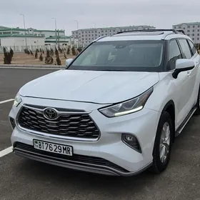 Toyota Highlander 2021
