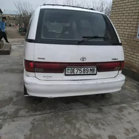 Toyota Previa 1990