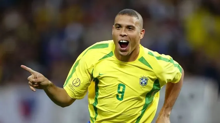 BBC-iň sanawyna görä braziliýaly Ronaldo XXI asyryň iň gowy hüjümçisi diýlip yglan edildi