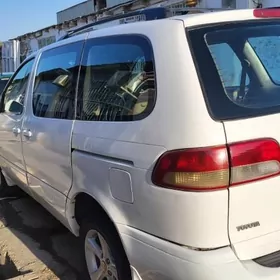Toyota Sienna 2000