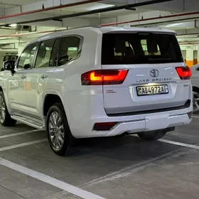 Toyota Land Cruiser 2023