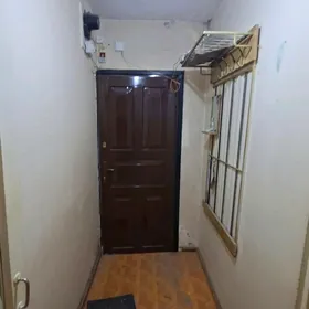 11мкр 3 комнатная 1 / 4 этаж