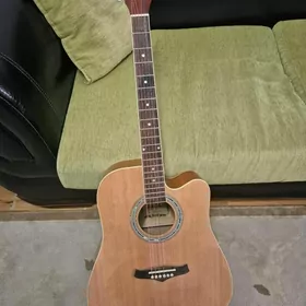 Gitara akustika