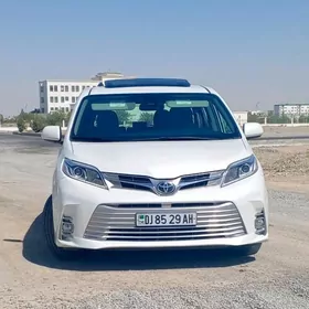 Toyota Sienna 2018
