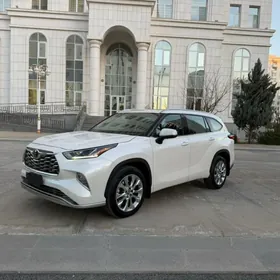 Toyota Highlander 2021