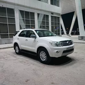Toyota Fortuner 2011