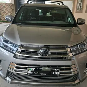 Toyota Highlander 2018