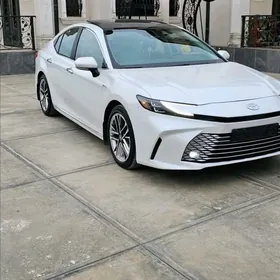 Toyota Camry 2025