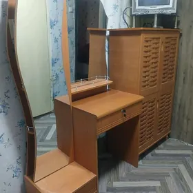 Комод,трюмо