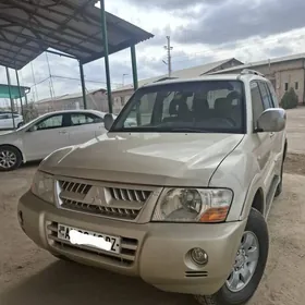 Mitsubishi Pajero 2005