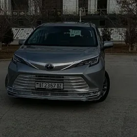 Toyota Sienna 2021