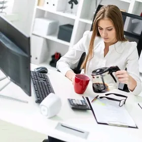 девушка ассистент работа 18-25