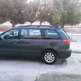 Toyota Sienna 2004