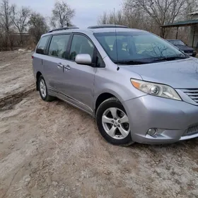Toyota Sienna 2011