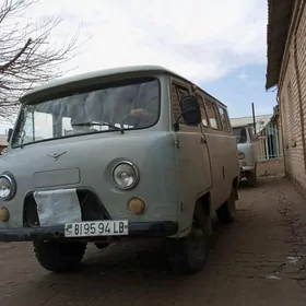 UAZ 452 2001
