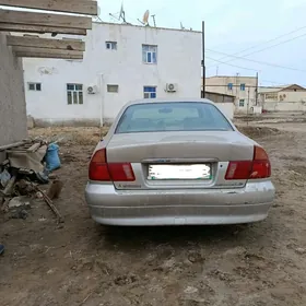 Mitsubishi Diamante 1997