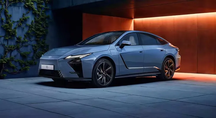 Совершенно новый Lexus ES в США продают по цене от $48,8 тыс.