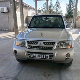 Mitsubishi Pajero 2004