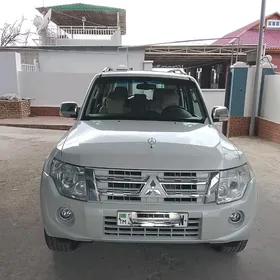 Mitsubishi Pajero 2013
