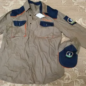 рубашка и кепка