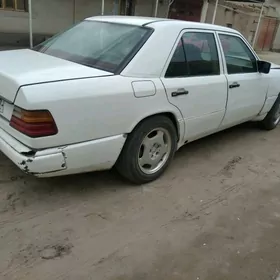 Mercedes-Benz 230E 1990