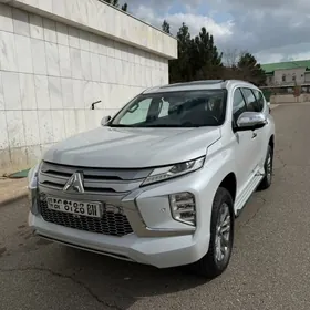 Mitsubishi Pajero 2020