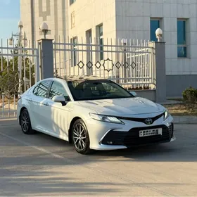 Toyota Camry 2021