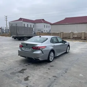 Toyota Camry 2019