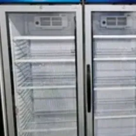 Vitrina holodilnik ugur