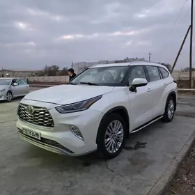 Toyota Highlander 2021