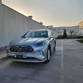 Toyota Highlander 2021