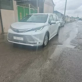 Toyota Sienna 2023