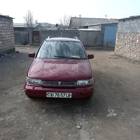 Mitsubishi Chariot 1994