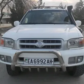 Nissan Pathfinder 2000