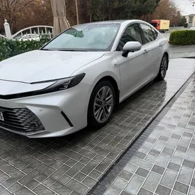 Toyota Camry 2025